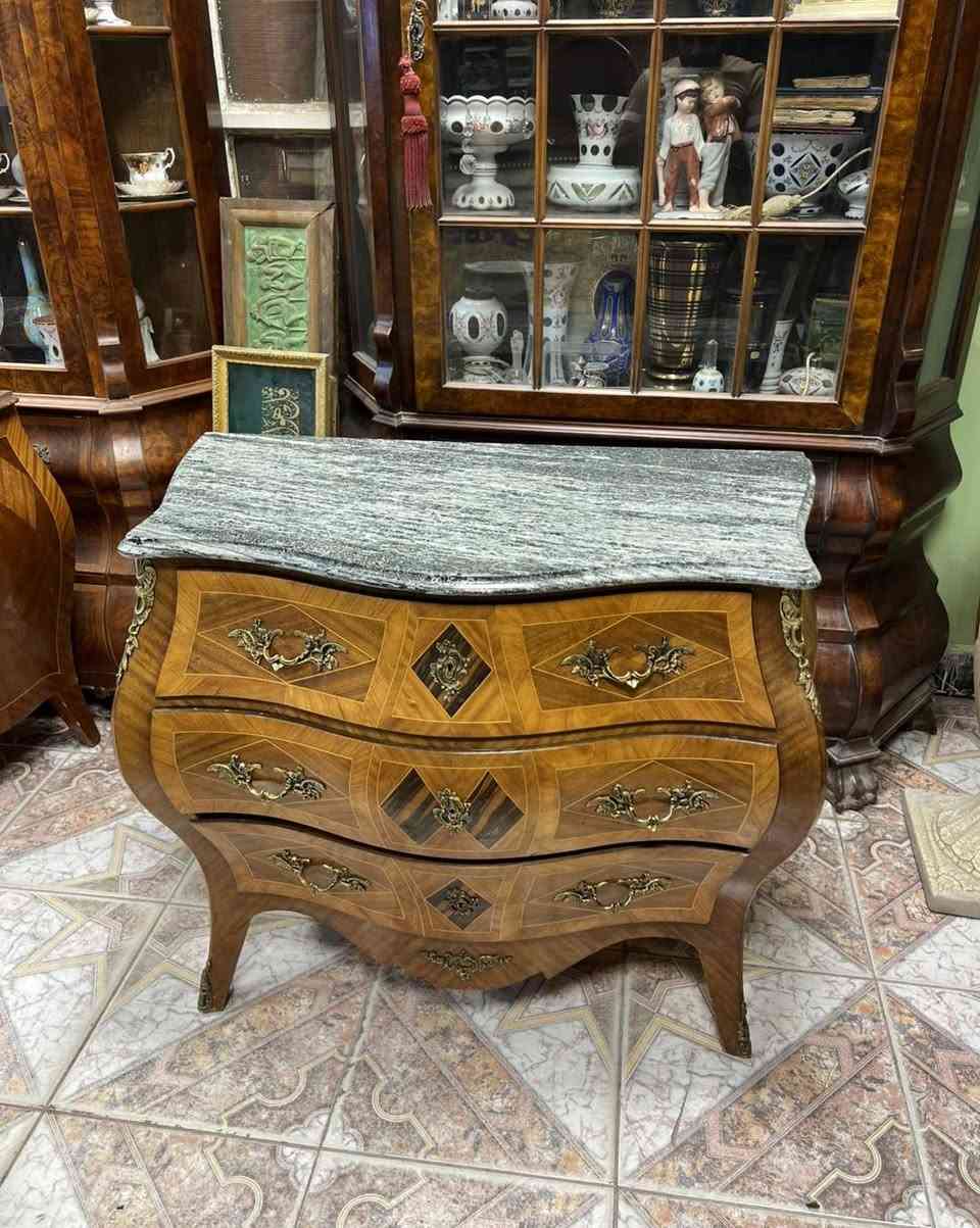 بايو فرنسي انتيك نظيف 100‎%‎ خشب صاج وتطعيم برونز والوجه مرمر 
*العنوان:بغداد الكسره قرب ملعب الكشافه داخل السوق الشعبي 
*للحجز والاستفسار عن الاسعار يرجى التفضل على الخاص ومراسله الصفحه او الاتصال على الرقم. ***********
*يوجد توصيل الى كل محافظات العراق 
*يرجى التاكد من الطلب قبل مغادره المندوب
#antique #انتيكات #تحف #نوادر #راديو #اثاث #كريستال #زوالي #كلاسيك
