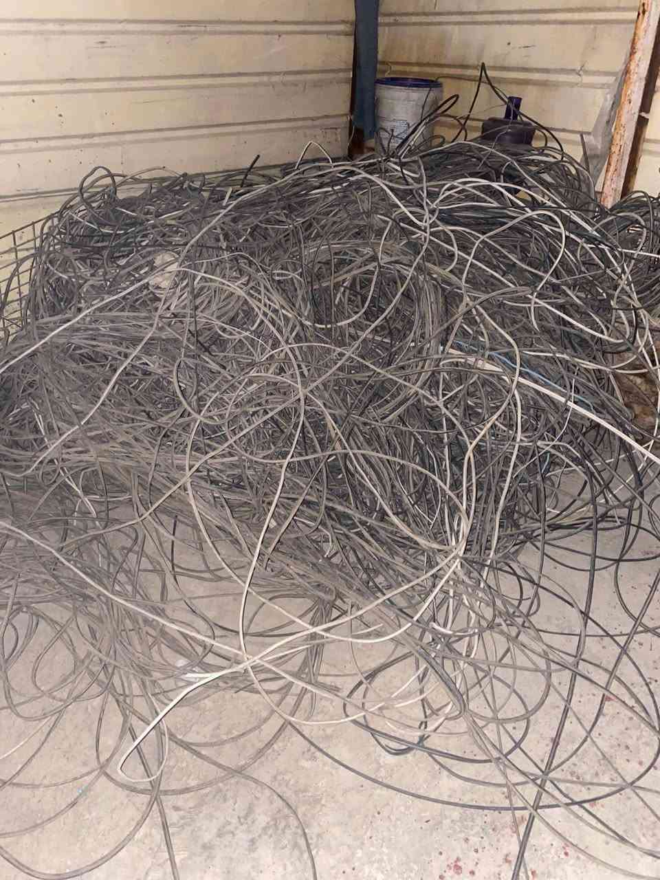 السلام عليكم واير نحاس ما محروك كميه هواي سعر كيلو ب 4👍 مكاني بغداد مدينه الصدر موجود بس عل اتصال *********** بس شراي يتصل أو وتساب
