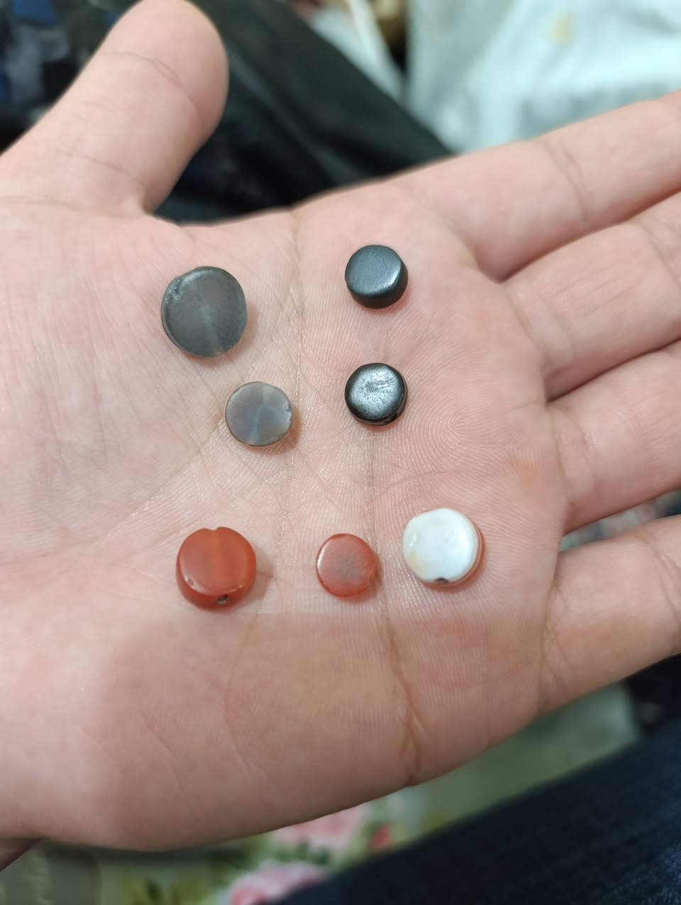 السلام عليكم جزعات قديمه العدد ٧ ابيع شلع سعر ٢٥٠ كلهن قفل الي يريدهن ويعرف للجزع يتصل *********** أو خاص
