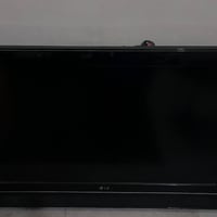 شاشه LG للبيع بدقه HD b تدعم منافذ الvga و الAV و ال component بس ينقص...