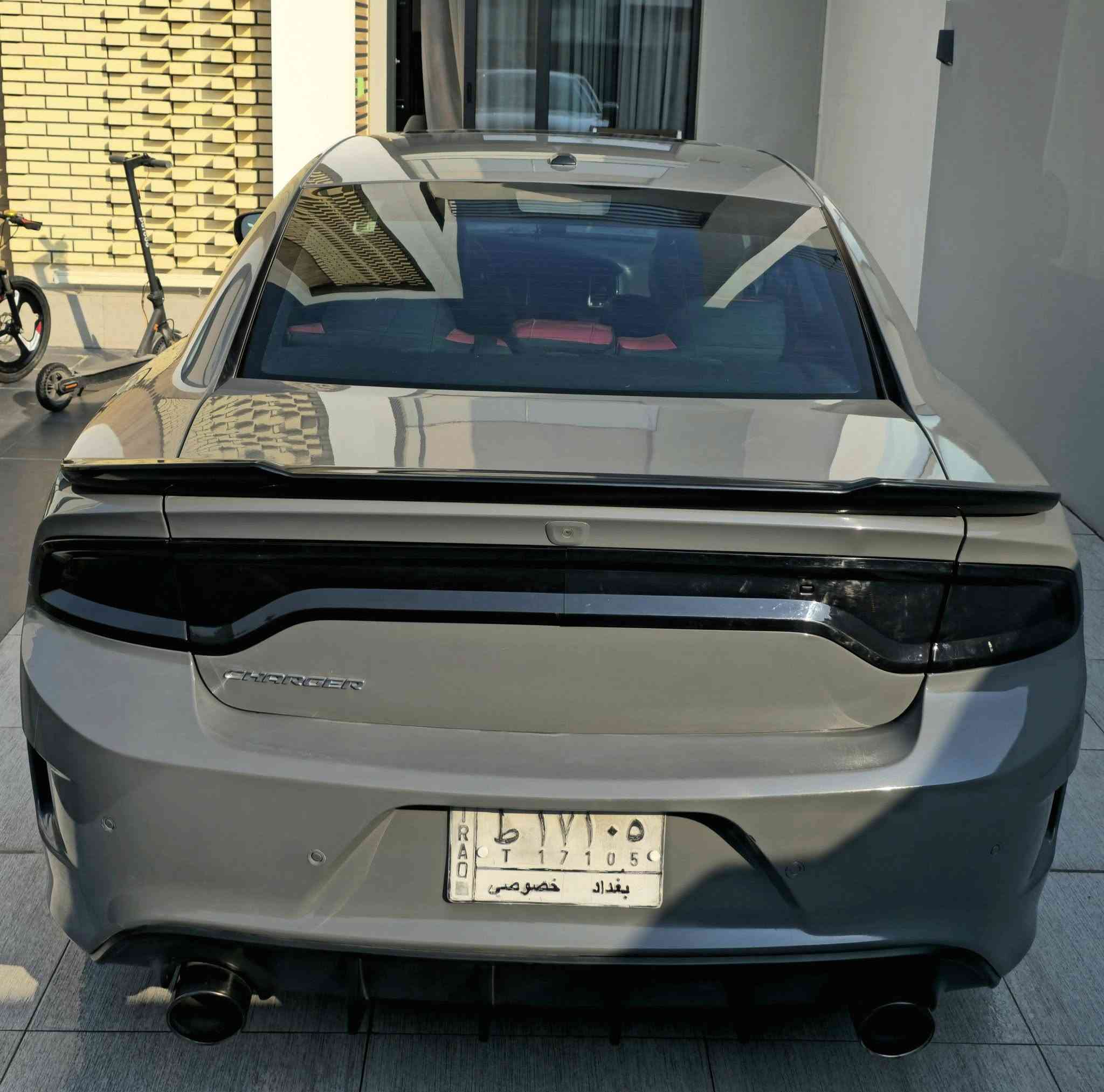 جارجر موديل ٢٠١٩ 
رقم بغداد 
مبدل دعامياتها للجمالية و مصبوغات
مواصفات sxt ستندر
محرك 6 سلندر 3500
ماشية 91000 كيلومتر
سلايد
بصمة
كامرة خلفية
حساسات خلفية
شاشة حجم وسط
جام اوتو كهرباء
مري كهرباء
ويل كب ٢٠
حساس مطر
داخل جلد
و باقي المواصفات الستند المعروفة
تايرات تخم جديد
صدر و ميزانية و بلنص كلة جديد
دسكات جديد

حادثها غرق
بيها بارد بباب السائق و الباب الخلف السائق
و بارد بخشم البنيد 
بيها صبغ بلجاملغ الخلفي فوك الايتات اثر شخوط
السعر ٢١٠٠٠$ و بيها مجال
الاتصال على صاحب السياره 
‭0790 134 6894‬
