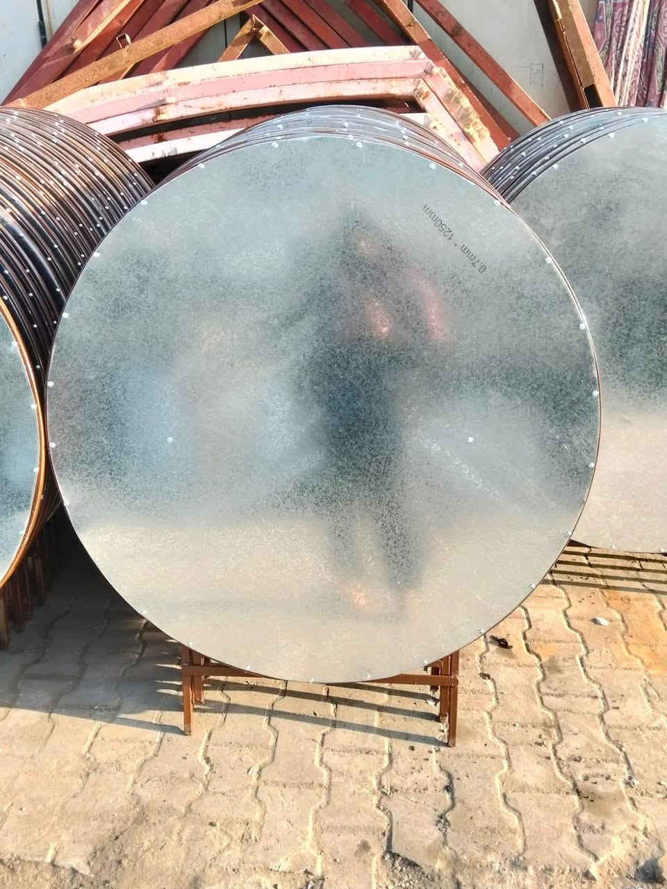 ميز قياس ١٢٠ جديد العدد مفتوح بغداد ***********  السعر ٤٧
