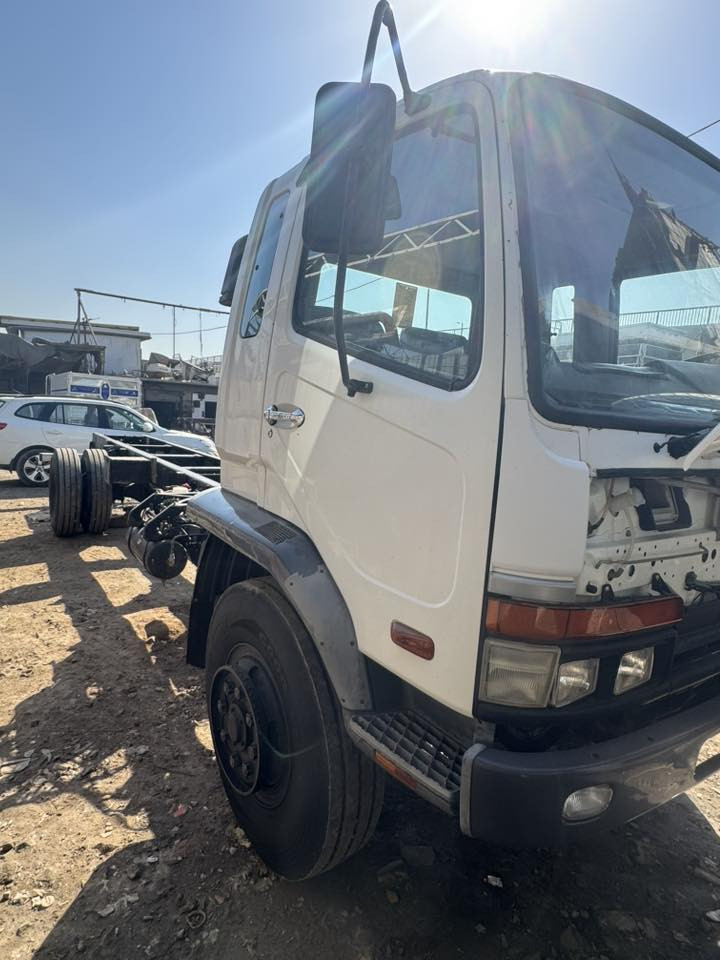 السلام عليكم فوسه بزون مديل 2000 السيارة زيرو ماشيه 9الاف جديدة بحاله الوكالة فول جاهزة تبريد طولها 7 وربع ابلادي محرك 17 برغي مامفتوح بيه كله على وضع الشركة تخم تاير سبير منازل السيارة كلش جديدة وزيرو مديل 2000رقم ديالى نكليزي باسمي تحويل ثاني يوم وبلعافية ع الياخذها 

***********
