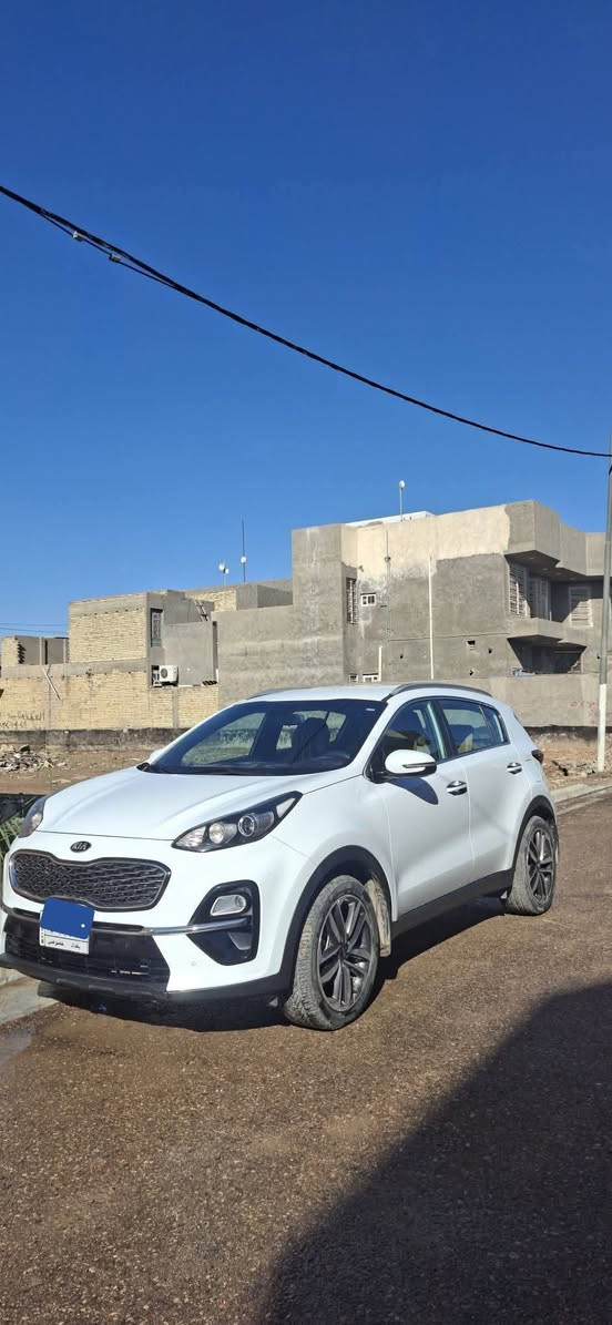 السلام عليكم سبورتج خليجي 2020 للبيع السياره مكفوله من صبغ وبارد وضربه (مكفوله كفاله عامه) السياره حداديه وتبريد وتدفئه وضع شركه السياره مكفولة  ماشيه 51km الف السياره محرك 2000دوش ويل كب 19 اشاير بلمري ترحيب وكشنات جلد وقماش وشاشه كبيره كامره خلفيه دواره وحساسات امامي خلفي  وكروز سرعه السياره سويج سعرها 210$💵 وبيها مجال للشراي انشاء الله السياره مقارنه بلبقيه من نضافه ومشي هي افضل سعر للتواصل*********** المكان بابل حي الجامعه.
