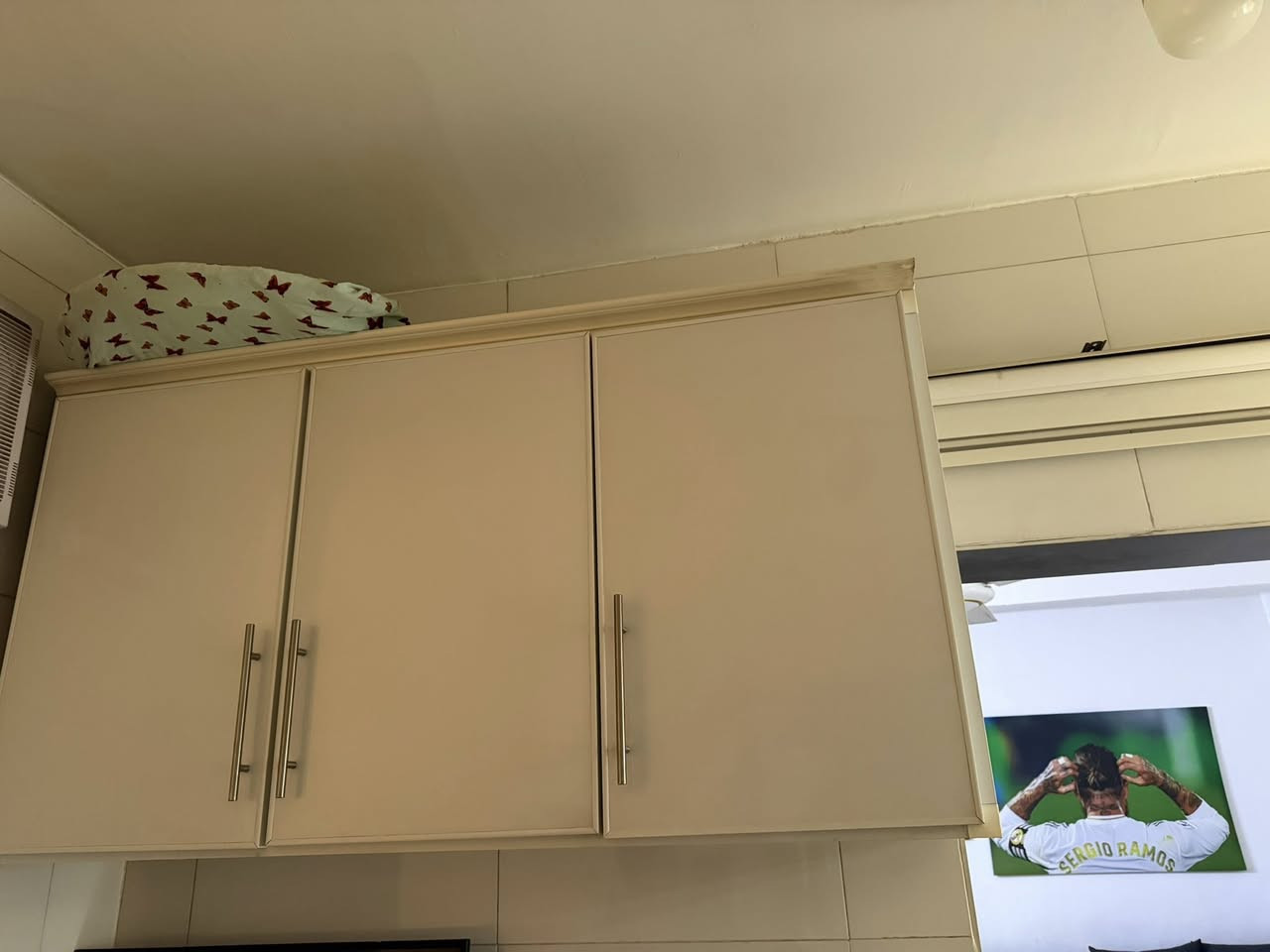 كاونتر مع سنك ٤٠٠ وبي مجال
جديد وماامستعمل بس محطوط وبي غراض


**إذا كنت صاحب هذا الإعلان وتريد حذفه لأي سبب، رجاءا أرسل رسالة إلى الدعم الفني**