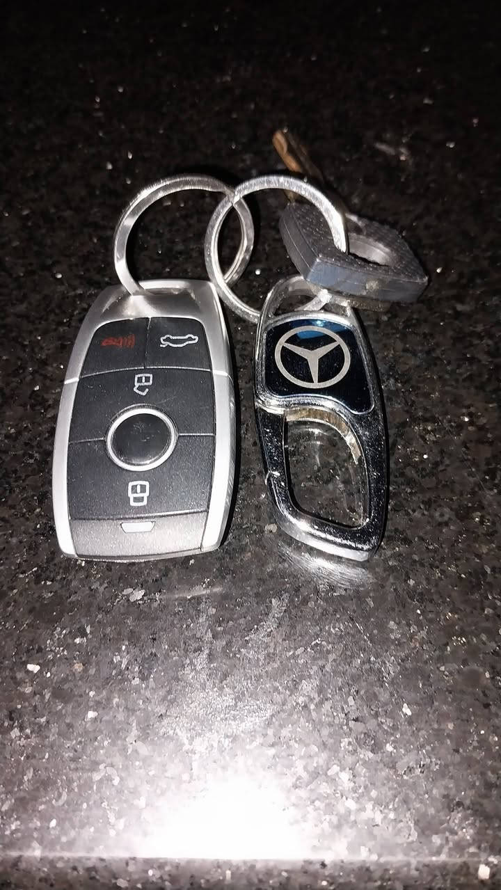 معلومات السيارة وية الصور اخوان مكلف بل نشررر مكلف بل نشررر رقم صاحب السيارة موجود لل استفسار
