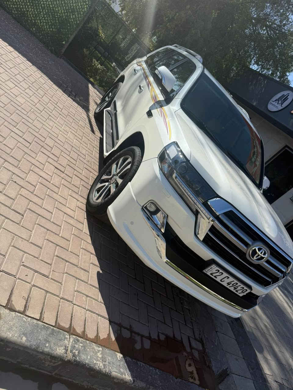 السلام عليكم
لاندكروز 2017
رقم اربيل ماشية 88 الف 
السيارة بيها صبغ دعامية امامية شادلها مال 19 
والدعامية الخلفية صبغ شبرين فقط
بقية السيارة بيها بوارد وتكحيل بكم مكان 
السيارة بدون تبديل  وبدون صبغ اي قطعة 
احلى من الصور السيارة بهواية تجي تشوفها وتحكم بالصور كلش مظلومة
مكان السيارة بغداد والانبار الخالدية

***********
