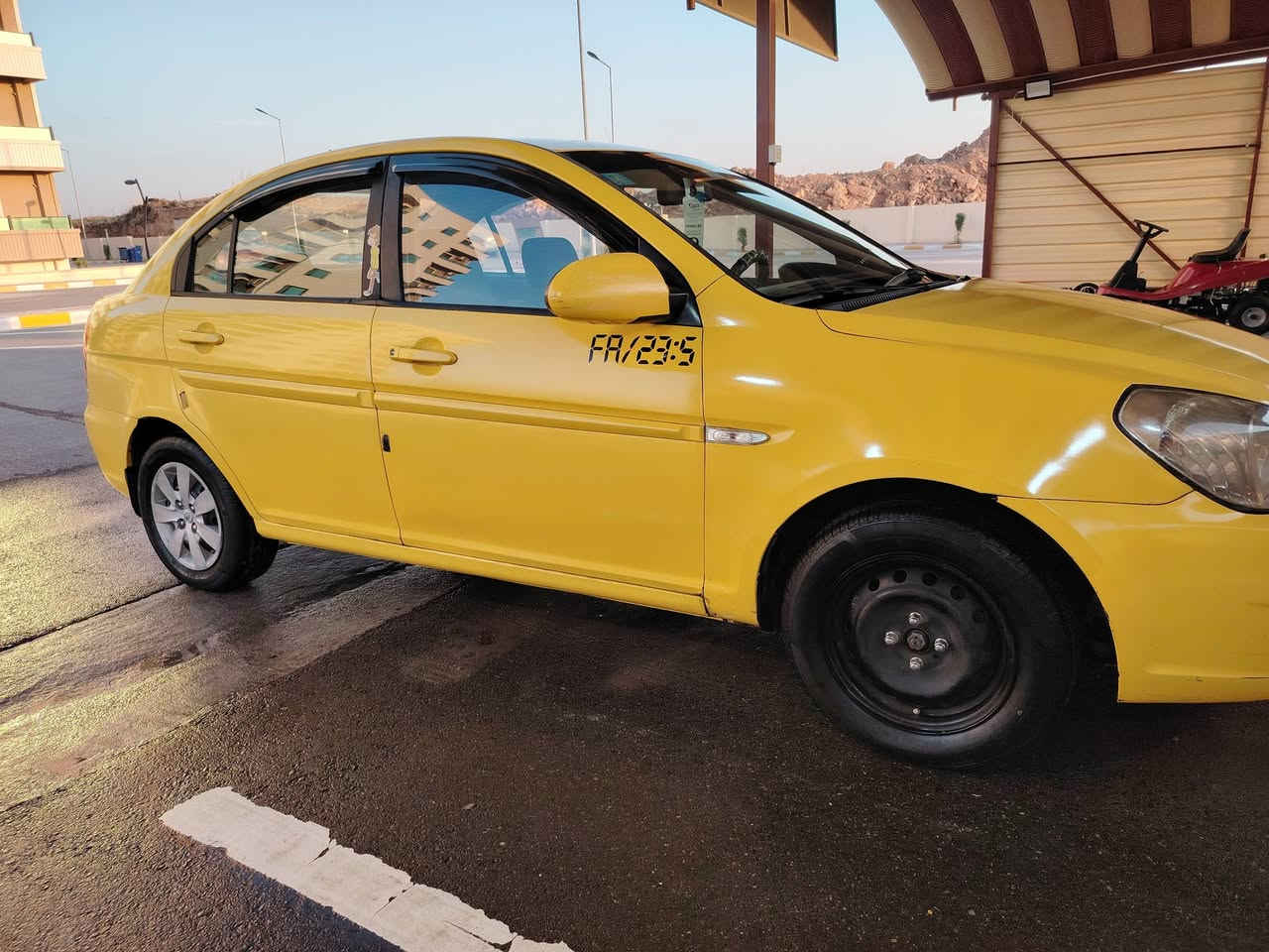 اكسنت فيرنا موديل ٢٠٠٩ كير ومحرك شرط بدون ضرر بس هاي الطخه الموجوده بالصور وتلقيطات مال تكسي تبريد تدفئه كلو شغال الشرعي موجود وعندي وكاله عامه مطلقه كابون بانزين بيها طخم الكدام جديد تايرات زوج كدام جديد السعر ٨٥ وبيها مجال الاتصال عالرقم ***********
