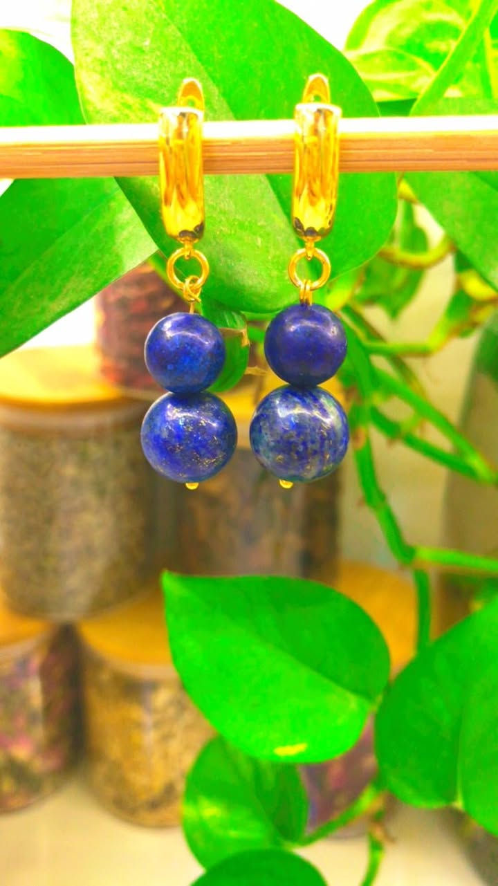 ✨
في عالمٍ تُعاد فيه التصاميم…
إيزيس تختار أن تكون مختلفة.

كل قطعة هنا ليست مجرد إكسسوار…
بل حكاية صُممت لتشبهكِ وحدكِ 💜

🔸 طلاء ثابت يحافظ على بريقه مع الوقت
🔸 تصاميم تُصنع بحب… لا تُكرر
🔸 أحجار مختارة بعناية… تحمل نية وطاقة خاصة

في إيزيس…
لن تجدي شيئًا يشبه الآخر،
لأنكِ أنتِ أيضًا لا تشبهين أحد.

✨ قطعة واحدة… طاقة خاصة… حضور لا يُنسى ✨

#إيزيس #تصاميم_خاصة #أناقة_مختلفة #طاقة_أنثوية


**إذا كنت صاحب هذا الإعلان وتريد حذفه لأي سبب، رجاءا أرسل رسالة إلى الدعم الفني**