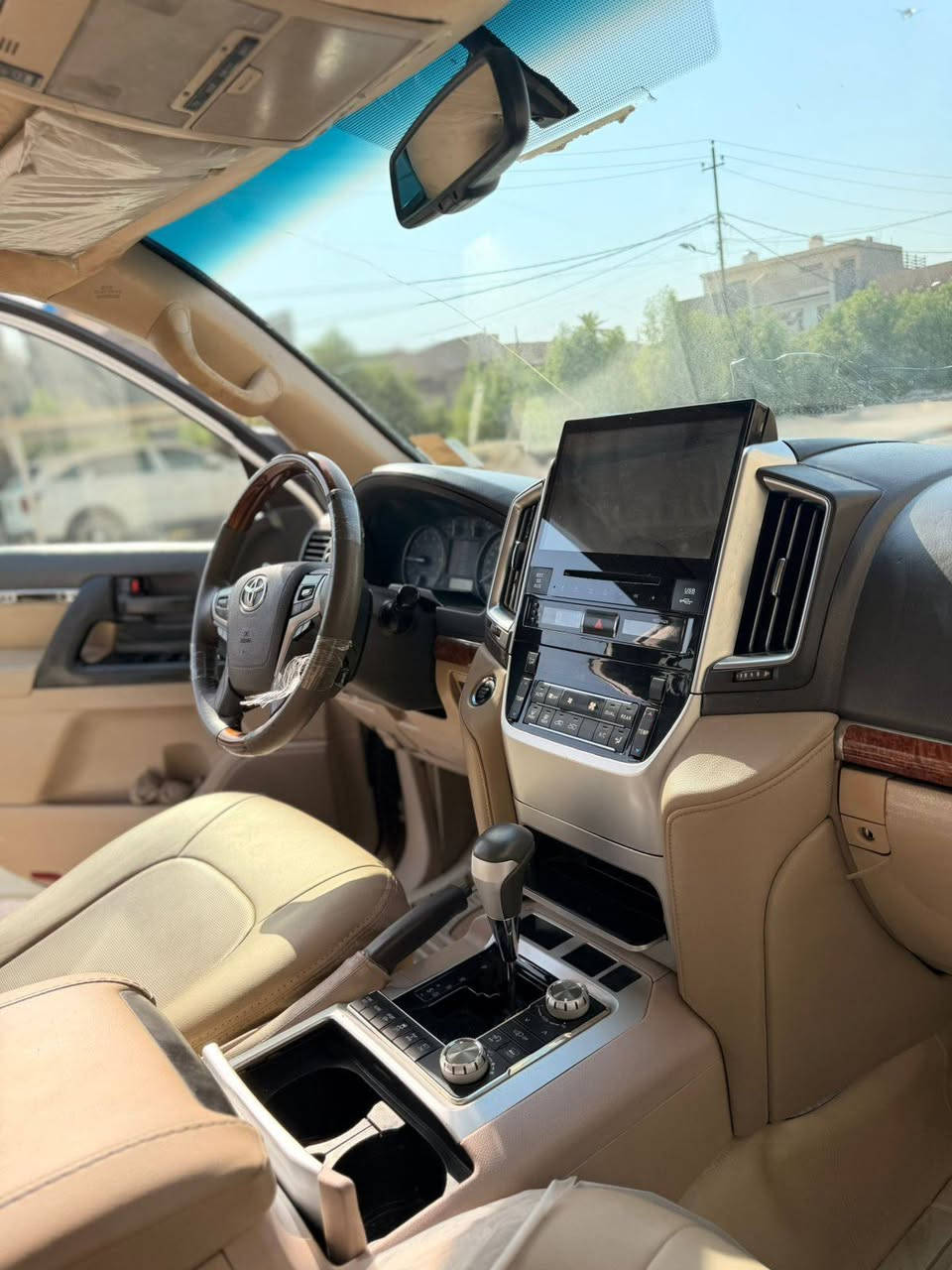 بيع مستعجل السعر 230
لاندكروزر موديل 12محدث21 داخل وخارج 
مصبوغ
السعر 230
العنوان بغداد 
رقم الهاتف ***********
