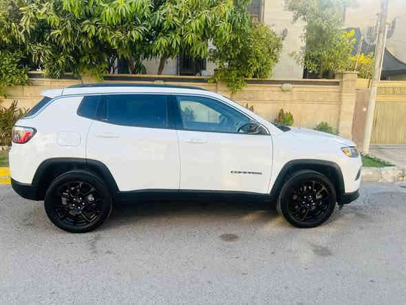 يا الله 
السلام عليكم 
JEEP COMPASS
‎جيب كومباس  موديل 
2023 شكل الجديد ،ماشيه 14 ألف
دخول جديد بدون رقم 
سياره بأسمي
حادث بس بنيد سطحي 
مكفوله من الشاصي واللغد 
دبل بصمه 
فور ويل 
OFF ROAD PAGES 
‎، شاشة كبيرة
‎كاميرا  360 ، 
كشنات جلد 
كشنات كهرباء
سماعات الباين Alpine
لايتات زينون ليد بك لايت ليد 
شحن واير ليس
‎، تحكمات ستيرن جهتين 
، سايد بريك بصمة 
‎، تبريد وتدفئة قطعتين امامي وخلفي ,
‎تشغيل عن بعد 
، رادارات امامي وجانبي 
مع نقطة عمياء
 حساسات خلفي
 ، مثبت سرعة ذكي تفاعلي 
، نظام تحديد مسار 
، اوتو ستوب توقف تلقائي 
محرك 4 سلندر 2000 تيربو
السعر 162
مكان السيارة بغداد الغزالية 
الشراي يتصل 
***********📞
