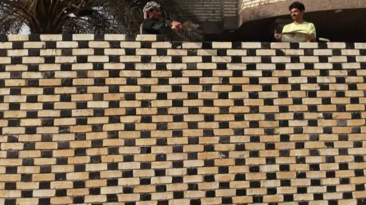 خلفه بناء في النجف ***********
