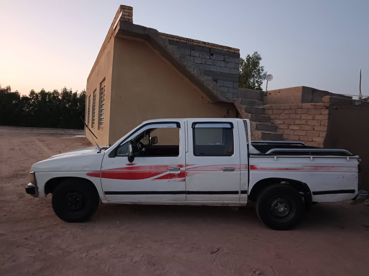 نيسان للبيع 94 كير أو مكينه ونجي 4 شرط حاويه حداديه أو تخم تاير جدد دوشمه توني مسويها كلها فارشها جلد تحويل ثاني يوم رقم ميسان سعر41 بيها مجال ***********
