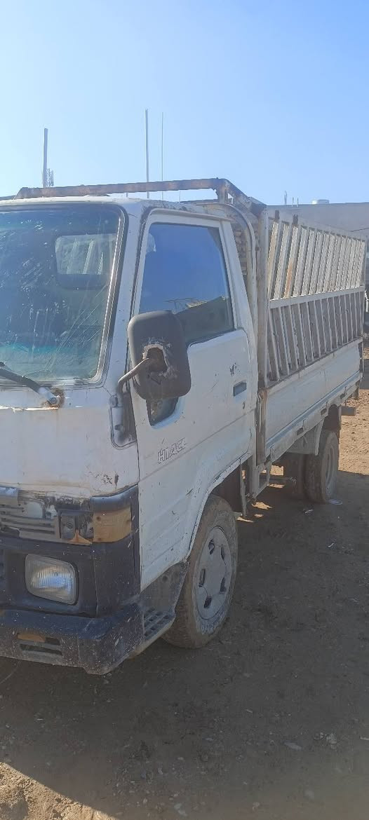 السلام عليكم تيوتا حمل
رقم ألماني ✅
محرك بداية صرف ✅
شرط التحويل ✅
باتري جديد ✅
بانزين وبيها كابون ✅
السعر 32 وبيها مجال✅
رقم الهاتف 
***********
***********
