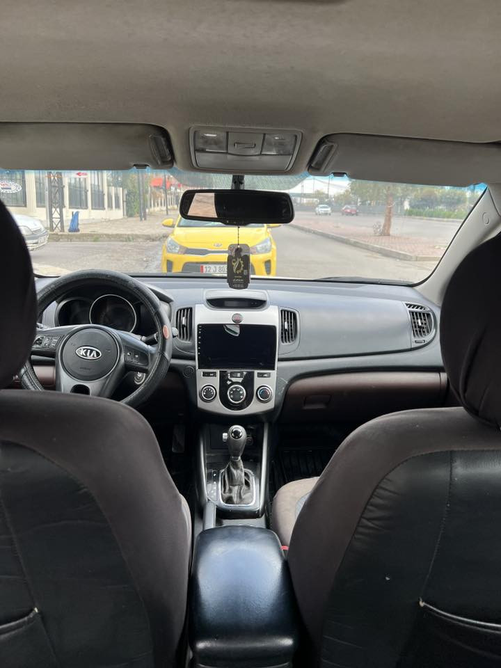 السلام عليكم ، كيا سيراتو للبيع موديل 2011
السيارة باسمي 
مواصفات عادية نص فول 
السيارة بيها بارد بابين وجاملغ وموضح بالصور 
وبيها بعض الملاحضات
كابون بانزين بيها
سنوية وهزة منتهية قبل شهر 
السعر 93 وبيها مجال 
للتواصل 
***********
