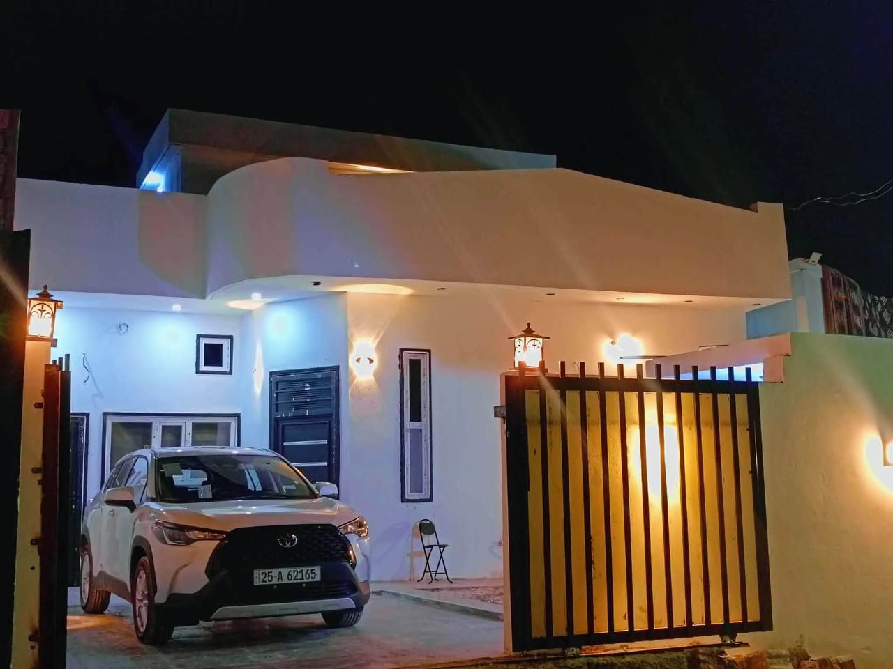 السلام عليكم
يوجد بيت للبيع في حي الاطباء الفرع الثاني 

خدمات كامله

 

بناء حديث وخريطه حديثه نظام مناور 

مساحه 250 متر وهاذا خارجو وموجود فديو من داخل البيت 

#ملاحظه بي طاقه شمسيه 8 نهاري و6 ليلي 

والكاونتر هم وياا البيت  هديه

واذا الأثاث كامله كلشي وسعرو هم يرهم مع البيت

***********

للأستفسار اكثر
