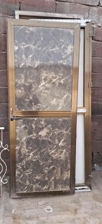 ابواب المنيوم عدد ٢ نضيفات مكان سريع الدورة سعر الباب  الواحد ٥٠ الف  ...