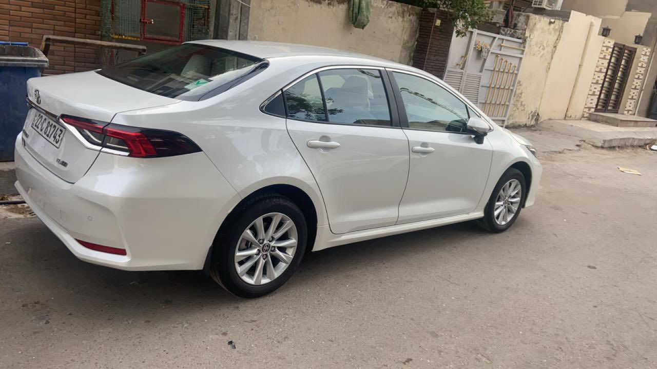 السلام عليكم
كورلا خليجي 2023 كفاله عامه 

بانزين 🇯🇵

داخل الضمان ساز / 100 ألف أو 3 سنوات 

فول ما عدا الفتحه 

محرك 1800

بصمه تشغيل    عدد  2

بصمه ابواب 

ترحيب عند الاقتراب 

حساس أمامي خلفي

4 جام اوتو 

3 وظعيات قيادة 

عدسات لد  كشاف لد

جنطه كهرباء 

غرفه لونين

مرايه شفط

كامره

مرايه وسطيه تعتيم 

تبريد شاشه... قطعتين 

تحكم ستيرن جهتين 

عداد تجيتل

شاشه أبل كاربلي 

واير لس

سنويه           2028

رقم أربيل  22

السياره باسمي / تحويل ثاني يوم ...

بيهة رصعتين 

ماشيه 60الف

السعر 180

مكاني بغداد 

تواصل  ***********
