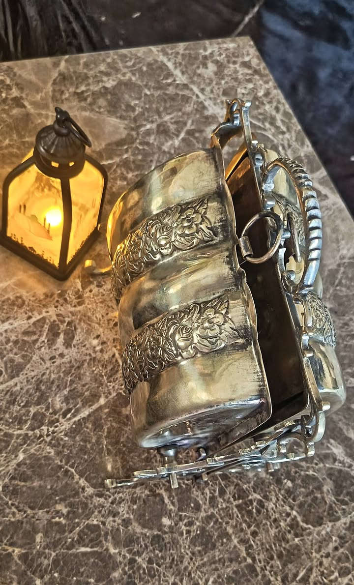 بسم الله ماشاء الله، ولا حول ولا قوه الا بالله، إنما الخير والعوض من عند الله.
............................

رمضان كريم، يلا بينا نحلي بقى بأحلى بسكوتيره.

............................

للبيع بإذن الله:

- بسكوتيره نحاس فرنساوي قديمه جدا، أنتيكه بدون ديفوهات، حجم كبير ووزن تقيل، تحفه فنيه تزيني بيها سفرتك، تنفع عروسه.

................................

الحمد لله حمدا كثيرا طيبا، نحمده ونشكره على نعمه وفضله علينا.

إستمتعوا معايا، التفاصيل بالفيديو،،،،


**إذا كنت صاحب هذا الإعلان وتريد حذفه لأي سبب، رجاءا أرسل رسالة إلى الدعم الفني**