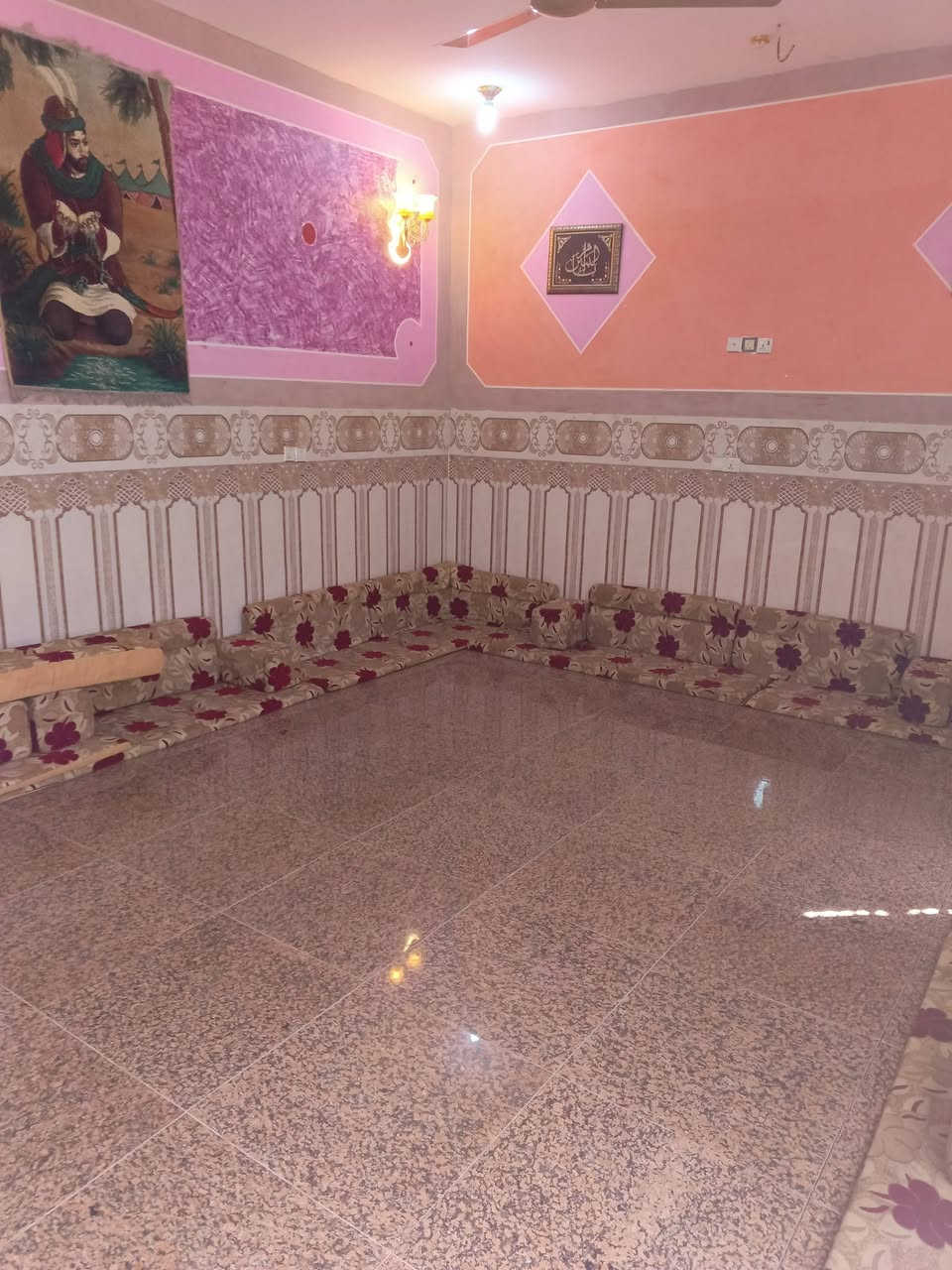 بسم الله الرحمن الرحيم
السلام عليكم بيت للبيع كربلاء الحر منطقة الرشديه مساحه264م يحتوي على غرفتين واستقبال وهول حمام تواليت خارجي داخلي البيت سند 25 إقرار محكمه باسمي 
للاستفسار ***********
