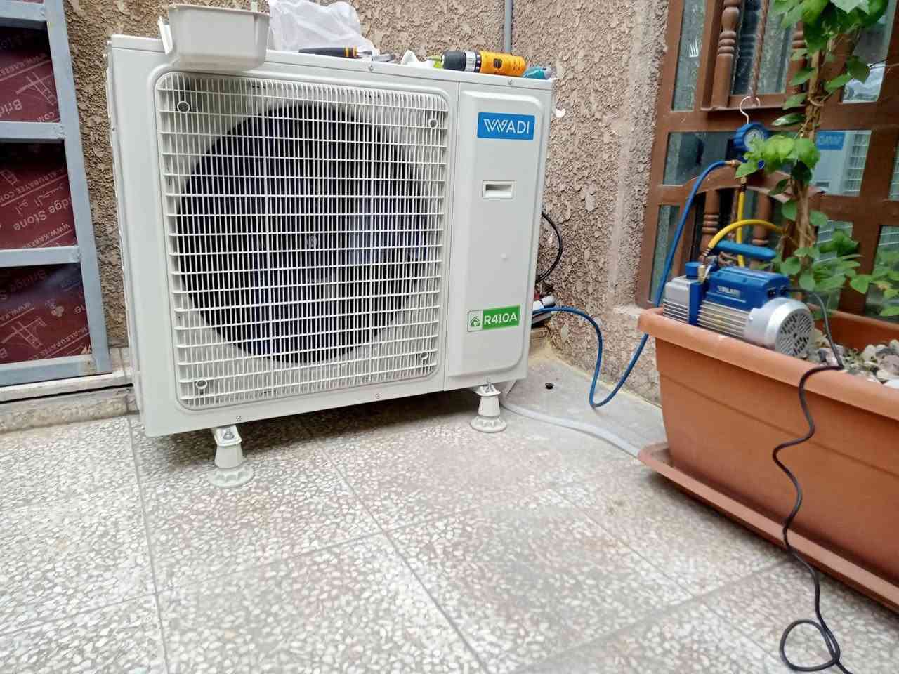 لا تخلي الحر يكسر واهسك.. ورشة أبو حسن جابتلك الحل! ❄️🛠️
 نختصرلك الحجي.. شغلنا مو بس تصليح، شغلنا "أمانة وإتقان".
✅ تنصيب بأدق القياسات.
✅ صيانة تنهي مشاكل الفصلات وضعف التبريد.
✅ غسل وشحن غاز أصلي يرجع السبلت "قالب ثلج".
✅ بيع وشراء السبالت العاطلة والمستخدمة بأنسب الأسعار.
📍 موقعنا: الناصرية - 
📞 اتصل بينا وما يكون خاطرك إلا طيب: ***********
واتساب :ـ Wa.me/9647823585846
ورشة أبو حسن.. برودة بيتكم علينا!

