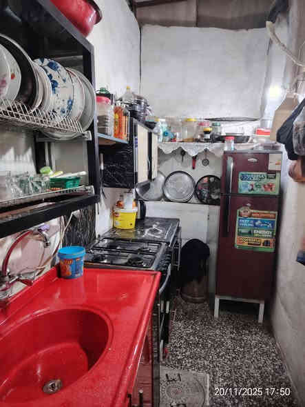 سلام عليكم 
البيت للبيع مساحه 71 
يحتوي البيت على حمام2
غرفه نوم جوه وغرفه نوم فوك
مخزن بسيط
هول 
واستقبال 
ومطبخ
العنوان شارع الري فلكه التعيس مجاور مسجد ابو الطين 
*********** الاتصال على الرقم
