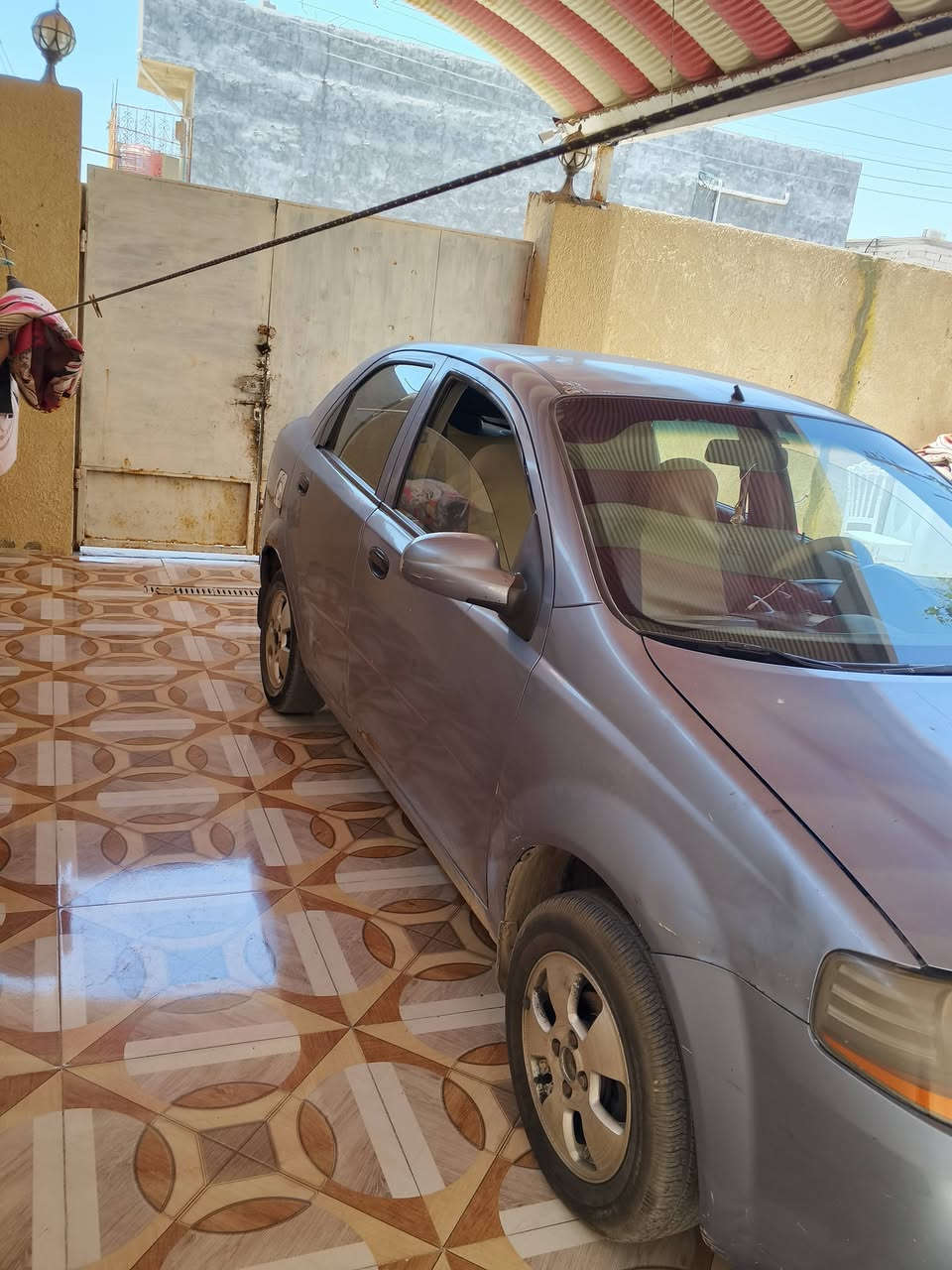 افيو مديل ٢٠٠٦ وارد امريكي سنويته ل٢٧ سياره جاهزه من كلشي تبريد حداده كهربائيات تخم تاير بعض الخياسات البسيطه 
داخله يخبل سعر ٤٥ بيهه مجال *********** العنوان البصره ابو الخصيب
