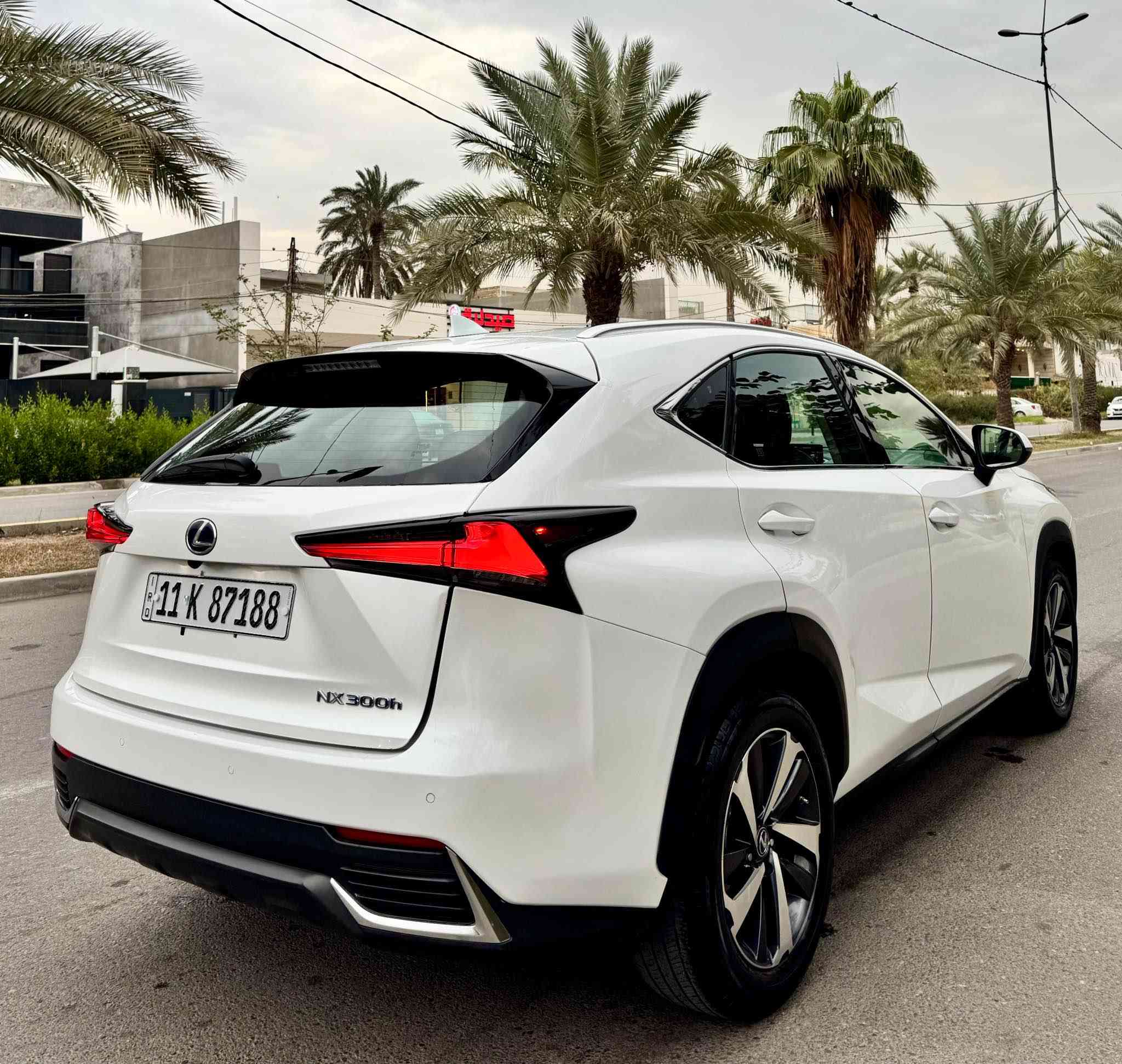 السلام عليكم للبيع لكسز nx هايبرد موديل 2021 
وارد امريكي حادث جاملغ وبنيد وبالعراق صار بيها جاملغ خلفي وجنطة بدون دواخل 
ماشية ٤٣ 
فول مواصفات 
فتحة سقف 
مقاعد كهرباء وخزن ميموري 
ماوس تحكم لمس بالشاشة 
كاميرا وحساسات 
انارة LED 
وبعد بيها مواصفات 
مكان السيارة بغداد السيدية 
*********** بغداد, العراق
