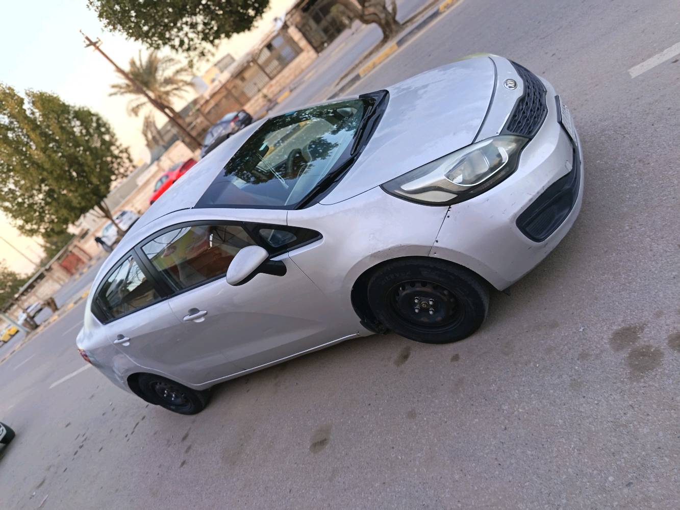 السلام عليكم ورحمة الله وبركاته. للبيع كيا ريو ٢٠١٥ رقم نجف ألماني  بأسمي. تبريد تدفئة شغال. السعر المطلوب ٨٥ وبيها مجال بسيط. السياره بيها رش جاملغ خلفي وبيها جراد قماره وبنيد سياره حلوه وجاهزة ***********