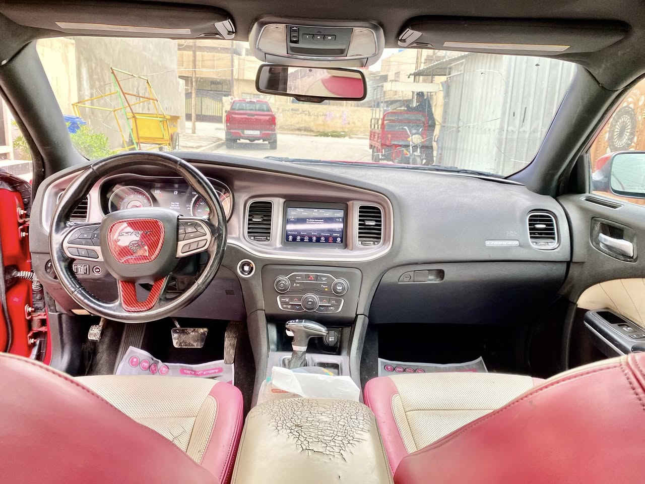 السلام عليكم
دوج جارجر SxT رقم بغداد ابيع فقط( اقساط)

موديل 2020 اصل

وارد أمريكي  مكينه 3600

تو ويل

المواصفات 

-بصمة

-شاشة 

-كامرة دواره حساسات

-كرسي كهرباء

-قطعتين تبريد 

-تشغيل عن بعد

السيارة جديدة  كير مكينة صدر تخم تاير.             مصبوغة احزام 

جماليه 

مكاني بغداد الدورة المعلمين 

***********
