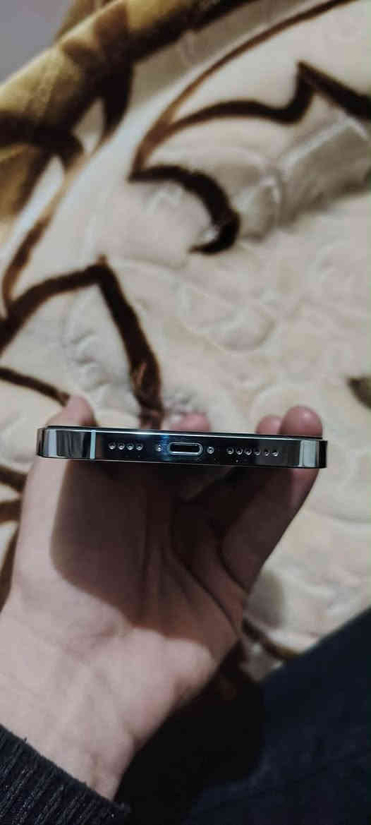 السلام عليكم ١٣برو ماكس للبيع لون ابيض بطاريه بلادي ***********
