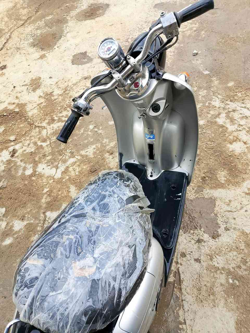 سلام عليكم دراجه 60 عبد الحليم دراجه كامله مكينه ما مفتوحة كهربائيات شغاله كيج سرعه شغال ليت تايرات جدد وكفرات نضيفه مثل ما موضح بالصوره عوزه بس باتري ودبل امامي شلعه ومعدل خير من الله مكاني المحمودية
*********** وتساب وخط 225 سعر
