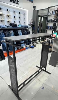 ستاند ملابس • للبيع • ديكور