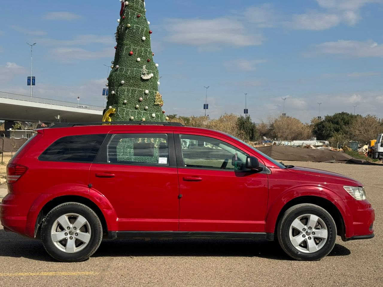 جورني موديل 2017 السيارة كولش جديده ومابيه نقص 7 راكب مكينه 2400 بيه صبغ جاملغ وشويه بل بنيد بدون دواخل رقم سليمانيه  السيارة جاهزه من كولشي السعر 130 بيع بدون مراوس ***********
