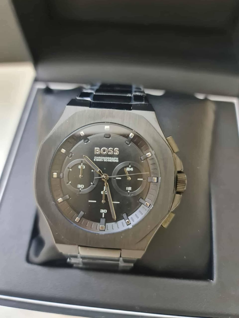 مزاد يبدي من ٢٠ الف
ساعة BOSS الأصلية – صناعة ألمانية فاخرة
أناقة راقية وجودة لا تُضاهى ✨
ساعة BOSS جديدة وكالة، أصلية 100%، مع ضمان رسمي من شركة سردار.
🔹 المواصفات:
رقم الموديل: 1514090
حركة كوارتز عالية الدقة
سير ستانلس ستيل متين وأنيق
قطر الساعة: 42.5 ملم (مقاس مثالي للذوق الرجالي)
الوزن: 154 غرام يمنحك إحساس الفخامة
زجاج سافاير مقاوم للخدش والكسر
مختومة بختم شركة سردار مع ضمان معتمد
🎁 خيار مثالي للهدايا أو لإكمال إطلالتك اليومية والرسمية
الأصالة مضمونة… والفخامة حاضرة من أول نظرة 🔥


**إذا كنت صاحب هذا الإعلان وتريد حذفه لأي سبب، رجاءا أرسل رسالة إلى الدعم الفني**