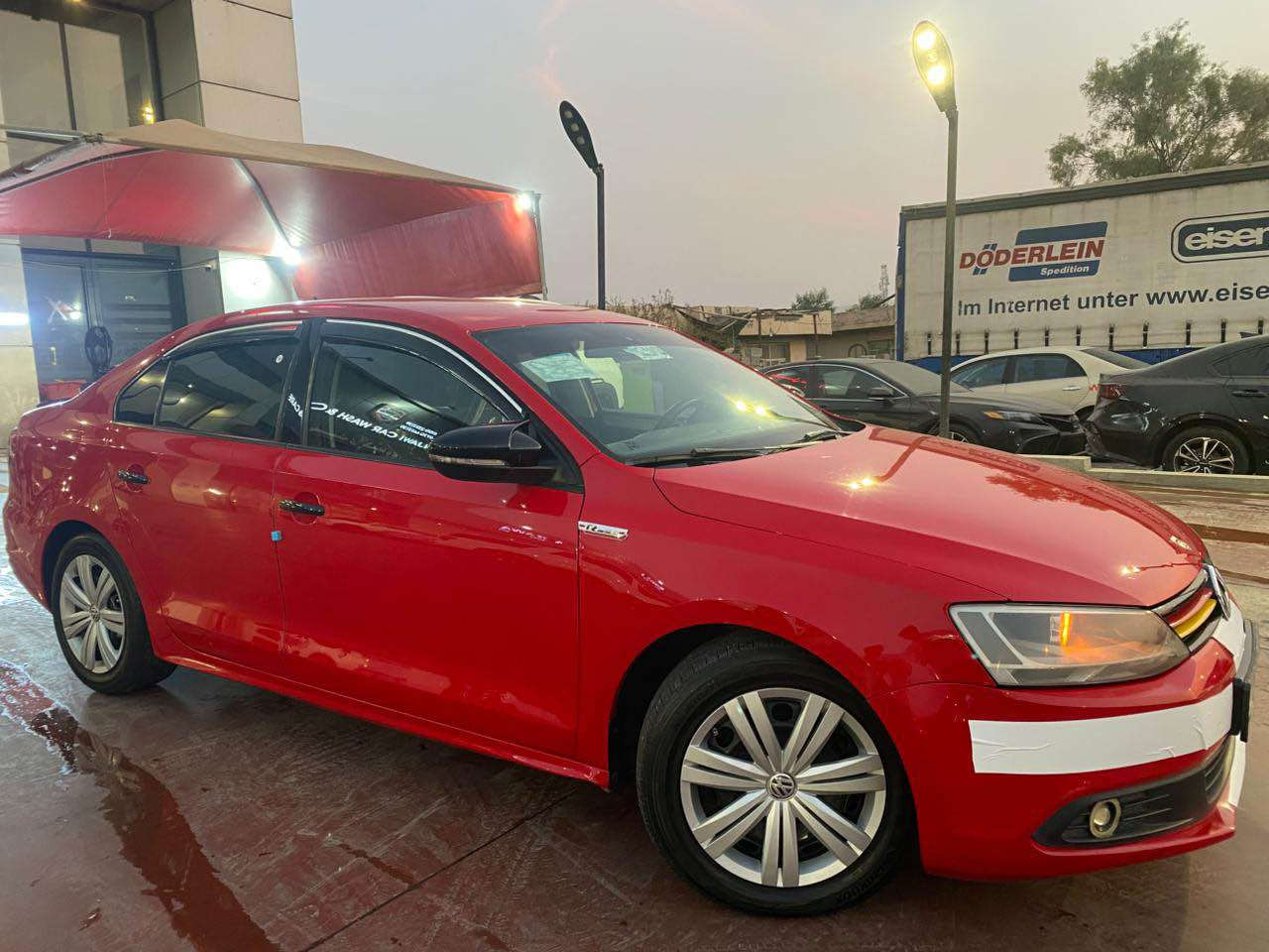 السلام عليكم 
جيتا 2015 خليجي
محرك 2000 تنفس طبيعي
شاشه كامراه حساس كروس سرعه جام اوتو 
مكفوله السياره من فتح المحرك والكير والصبغ 
ماشيه تقريبا 124
السعر 129$
رقم التلفون ***********
***********
مكان السياره بغداد زيونه أربيل, العراق
