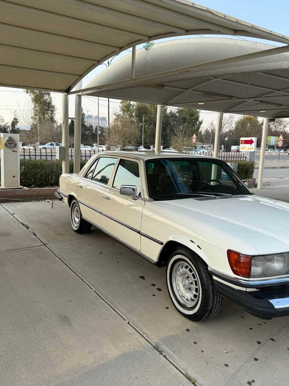 مارسیدس کلاسیک  ١٩٧٦ هەموو شتی بیلادی رەنگی گۆردراوە لە کەسک بۆ سپی لە اوروپا ٨ پستۆن بیلاد گێر تۆماتیک  سەیارەکە رەقەم کاتیە  خەرامەی رەقەم نەکردنی لەسەرە من بی رەقەم دەفرۆشم بە شەرتی هەموو شتێک نرخی ٥٥$ گۆرینەوە بە سەیارەی کلاسیک دەکەم
*********** أربيل, العراق
