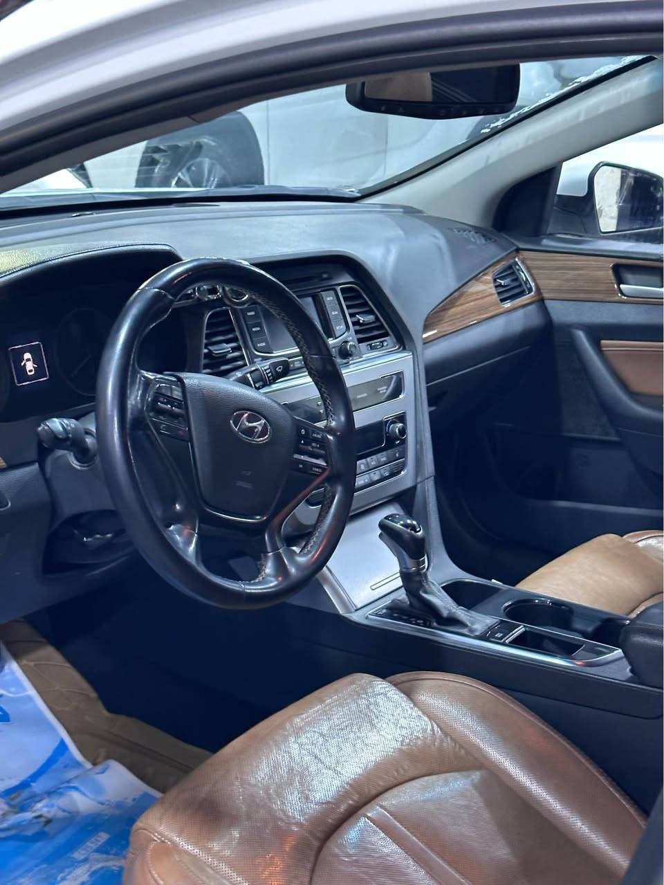 2015 وارد امريكي لمتد فول مواصفات رقم بابل 
حادث جاملغ وشويه من الباب مصبوغات اثنينهن ماشية 117 الف ميل حدادية جديده جدا والسيارة نظيفة بمعنى الكلمه ومكينه وكير بلاديات 
القمارة مغلفه ppf (افلام حماية شفافه للحفاظ عليها ) ومواصفاتها 
بصمة ابواب وتشغيل 
داخل جلد مشمشي وصاج 
شاشة و كاميرا دواره 
تدفئة مقاعد امامية وخلفية 
المقاعد الامامية كهربائية 
ثلاث انظمة قيادة 
صندوق ذكي يفتح عند الاقتراب 
رادار 
اشارة بالمرايه 
تبريد قطعتين 
139 وبيها مجال  بسيط
مكاني كربلاء *********** كربلاء, العراق
