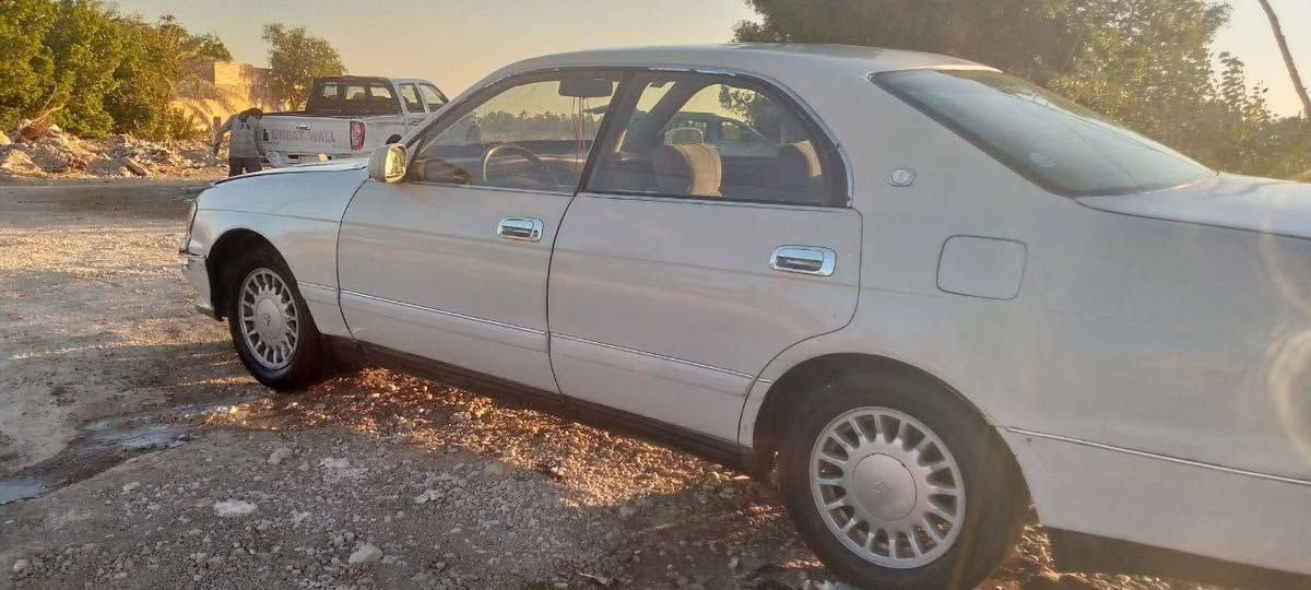 سلام عليكم ورحمة الله وبركاته
كراون بطه 

موديل ٩٣ 

رقم انكليزي انبار نافذ ل سنه ٢٠٢٩

مكفوله من الكص ونقل جثه 

كفاله كير ومكينه 

السعر ٤٣ وبيها مجال 

مكانها النجف الاشرف المشخاب 

التواصل ***********
