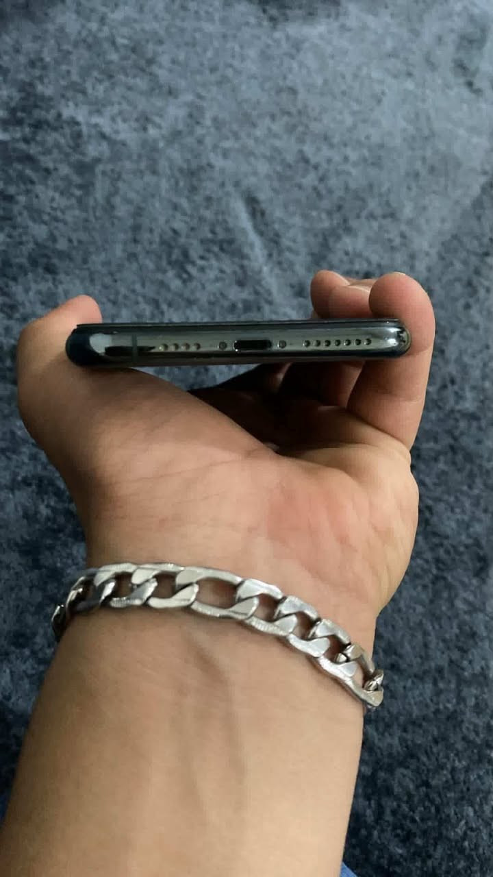 نطيحه 🔥🔥🔥🔥🔥🔥
iPhone 11 Pro Max 
ذاكره 256 بطاريه 94 امعلايه البلاديه 81 وميصرف شحن شحنه اعتيادي واستخدامه اعتيادي امبدل فقط شاشه اصليه 3 خيارات فيس ايدي متوقف من بدلت الشاشه بس هاي الشغله بي غير شغله مابي سعر الجهاز 250 وبي مجال مكاني بابل حلة ابي غرق الرقم للأستفسار ***********
