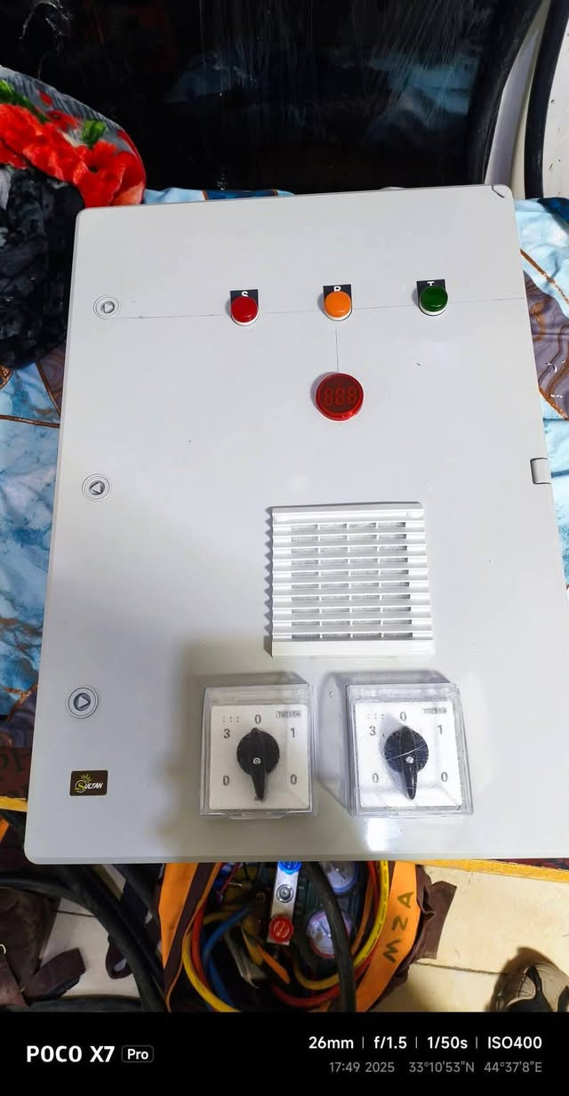 ⚡️🔌 هندسة الكهرباء في بيتك: دمج 4 مصادر للطاقة بـ "بارد منفصل" وحماية فائقة! 🏠💡
هل تبحث عن استقرار تام للكهرباء وحماية أجهزتك من الاحتراق؟
بصفتي فني متخصص، أقدم لك الحلول الهندسية المتقدمة لدمج كافة مصادر الطاقة في لوحة واحدة باحترافية:
✅ منظومة البارد المنفصل (Isolated Neutral):
تأسيس لوحة كهربائية تفصل بارد الشركة عن بارد المولدة عن بارد الطاقة الشمسية. هذا يضمن عدم تداخل التيارات، ويمنع احتراق الأجهزة نتيجة فرق الجهد (الخناق).
✅ التحويل التلقائي الذكي (ATC) مع التايمرات (Timers):
ربط أربعة مصادر للطاقة (وطنية 1، وطنية 2، مولدة منزلية، مولدة شارع، أو طاقة شمسية) عبر محول تلقائي.
التايمرات تضمن تأخير التشغيل (Delay) لحماية الضاغط (الكمبريسر) والأجهزة الحساسة من الـ "رمشة" السريعة.
✅ الحماية العالية (Surge Protection):
دمج أنظمة حماية متطورة تفصل الكهرباء فوراً عند ارتفاع الجهد (Overvoltage) أو انخفاضه، وتضمن سلامة منظومة الطاقة الشمسية أثناء الشحن من أي تذبذب.
🛠️ العمل يشمل:
تصميم وتنفيذ لوحة التوزيع (بورد).
ترتيب وربط الأسلاك (Wiring) هندسياً.
فحص الأحمال وضمان الأمان.
💡 شغلك بضمان ودقة متناهية.
📍 الخدمة متوفرة في كافة مناطق بغداد
📞 للحجز والاستفسار، اتصل بخبيرك المعتمد:
📱واتساب***********
📞اتصال***********
#كهرباء #بارد_منفصلATC #طاقة_شمسية #حماية_أجهزة #صيانة #بغداد #فني_احترافي
