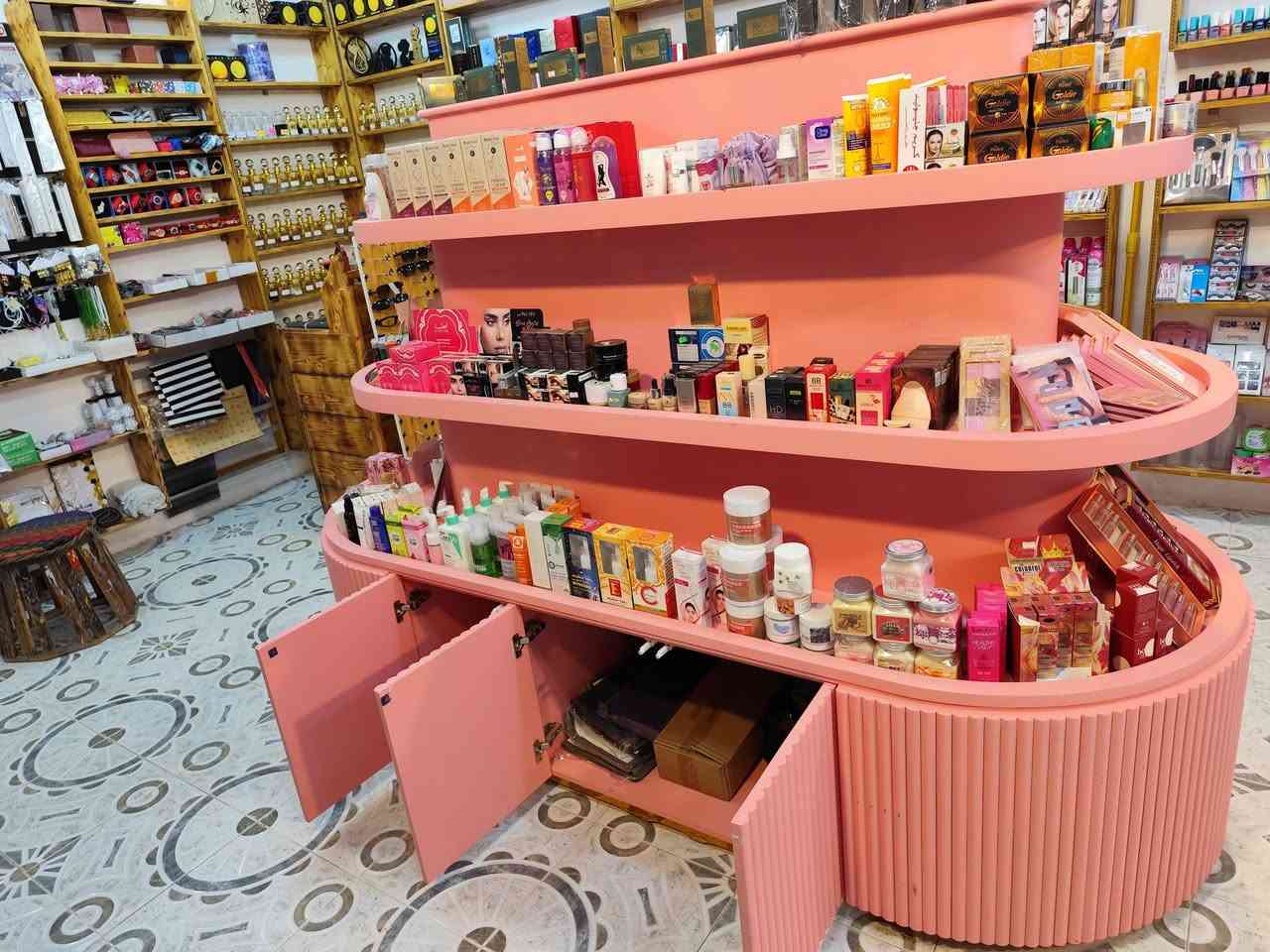 تفاصيله بالصور
الطول مترين وربع 
العرض متر 
الارتفاع 180سم 
للاستفسار الاتصال على الرقم ***********
