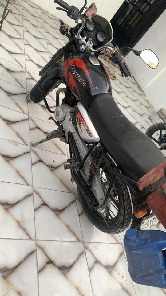 اخوان دراجه بوكسر للبيع لون اسود موديل 23 مرقمه كامله تاخذه ثاني يوم احولك اني مجفتها جديد ومرتبه والصراحه محتاج فلوس ودابيعها وهذا رقمي ***********/ موجود واتس واتصال والسعر خاص من رخصت الادمن ❤️
