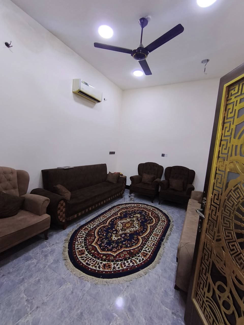 [[بسم الله الرحمن الرحيم]]
    🏡     🏘      🏚 

#يوجد_مشتمل_للبيع

#العنوان  الفلوجة 
#المنطقة تأميم الثانية // قرب جامع محمد رسول الله 
 
✅المساحة : 100م
⬆️ الوجة : 5م
🏞️النزال : 20م
 
غرفة 1
استقبال 
صالة 
مناور 
مطبخ
صحيات 
الارضية سيراميك 

                       #بناء 🧱 : طابوك
      
       #شارع 🏞️⬆️⬆️ : 10م تبليط كامل الخدمات 

  #السعر_محدد_من_قبل_البائع 
        
    ⚖️⚖️   نوع الملك : طابو صرف تحويل مباشر 🏙 

            #السعر💰💸: 73 مليون وبي مجال

__________________________________

للأستفسار⛔🖲️ : مراجعة 
🥇#مكتب_الرافدين_للعقار 🥇
العنوان شارع المنجزات تقاطع جامع التقوئ مجاور محطة نمبر وان المركزية لغسيل السيارات 🚗🚖
__________________________________

#ملاحظة//📋📑 اذا لديك عقار تريد تعرضة للبيع او تريد تشتري عقار قم بمراسلة الصفحة او اتصال على لارقام الموجودة+ واتساب
            
         #للأتصال_او_واتساب 📞  ***********
         #للأتصال_كورك.   📞.      ‏‪***********‬‏

#بيع_وشراء_الدور_السكنية_والزراعية_العقارات_في_مدينة_الفلوجة #مكتب_الرافدين_للعقار_بيع_وشراء_العقارات_بسعر_مناسب
@#عقارات_الانبار_الفلوجة
