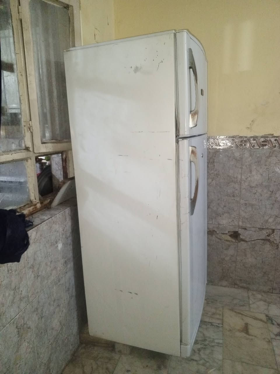 سلام عليكم شباب ثلاجة نضيفة تجميد ثلج لوك الله شاهد محتاجين السعر 175 احنا بل خدمة الرقم*********** واتساب وهاتف
