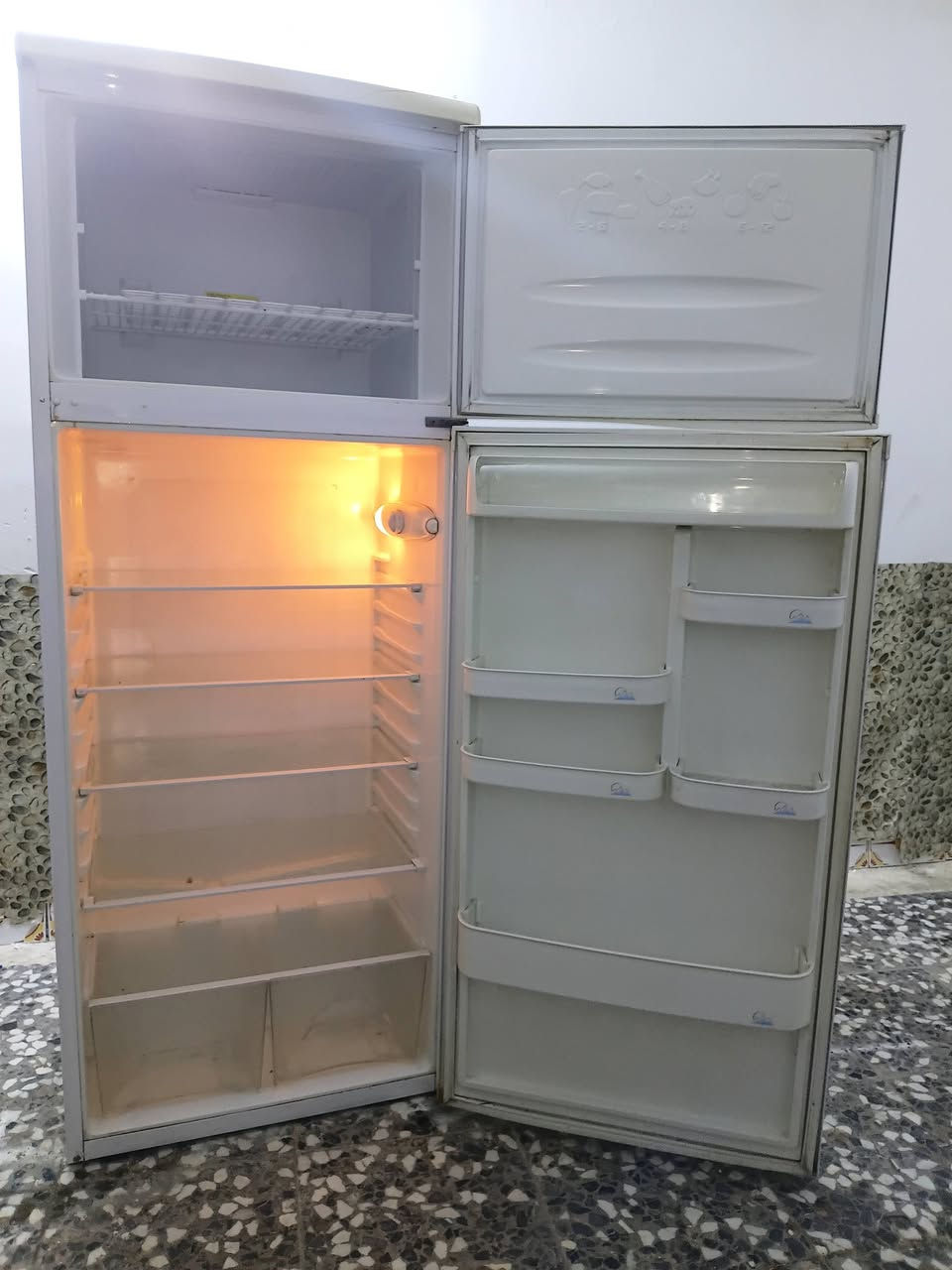 ثلاجه 28قدم شغاله عفحص 225 طباخ مصري شغاله عفحص لسعر 175بغداد مدينه الصدر يوجد توصيل ***********
