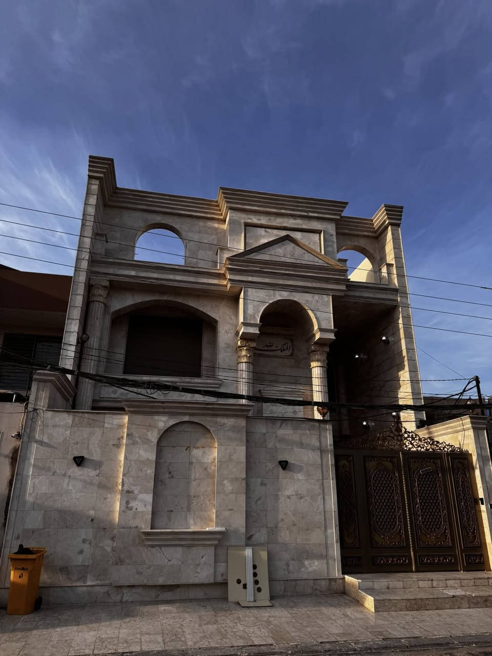 ليس الإنجاز يوم التسليم فقط…
الإنجاز الحقيقي أن يبقى كما هو بعد سنوات.
بعد سنتين، ما زال المشروع واقفاً بشموخ وجودة تليق باسم روّاد الإعمار.
هكذا نبني الثقة قبل أن نبني الجدران.
 علما لا نتعامل بالتقسيط 
***********

#رواد_الإعمار #مقاولات #بناء #إنشاءات #تنفيذ_مشاريع #جودة_وإتقان #قبل_وبعد #كيف_كان_وكيف_أصبح #النجف_الأشرف #العرا
