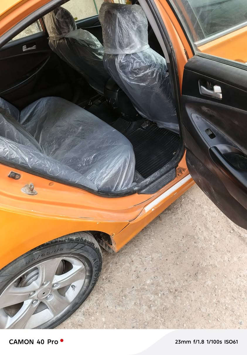 السلام عليكم سياره سوناتا 2011  سياره خير من الله تخم تأير حداديه تبريد تدفئة دواخلهه نضاف محرك وكير جدد  مكينه 2000دوش سياره مصفره هيئه وغرامات رقمها صدامي مامشين معاملتهه ضاله صدامي السيارة راعيهه موجود يريد تحويل السهر 57 وبيهه مجال قليل عنوان بصره أبو الخصيب  هاتف (***********)  بي وتساب
