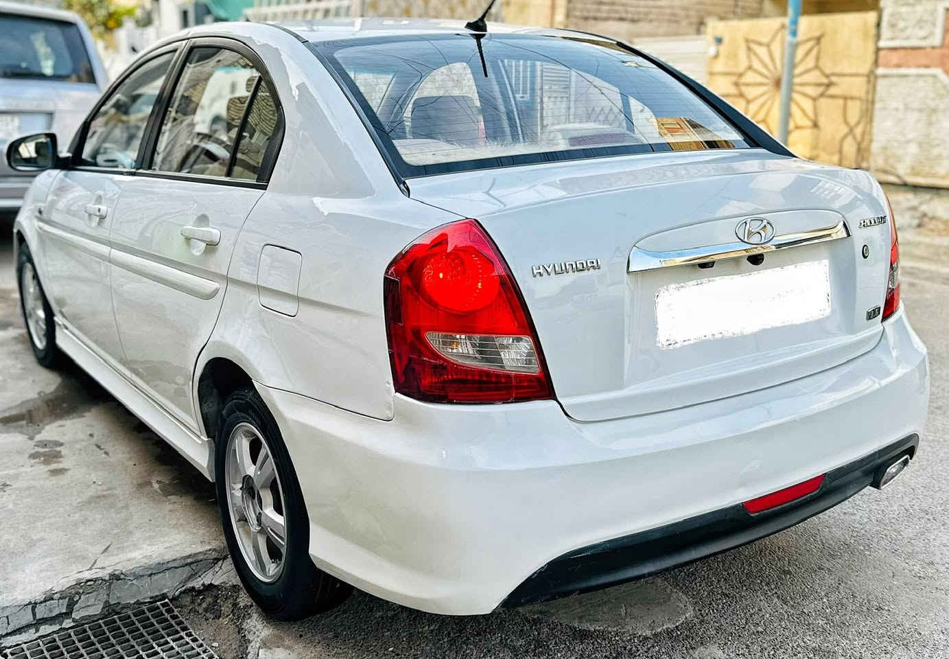السلام عليكم
اكسنت 2011 خليجي محرك 1600 بيها نص الباب الخلفية جهت السايق صبغ اثر شخوط رقم بغداد انكليزي باسمي للاستفسار *********** 
مكاني بغداد
