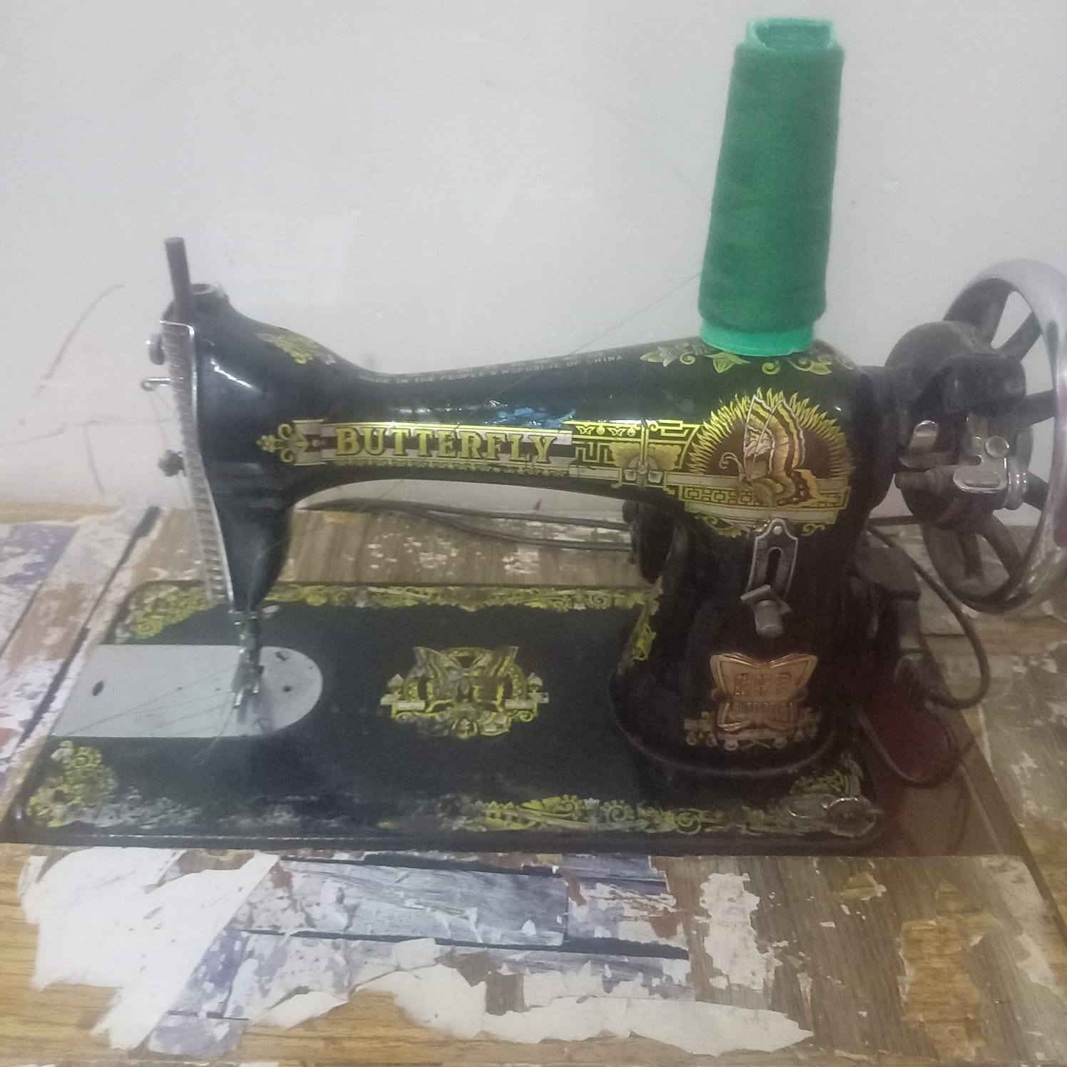 سلام عليكم شباب هاي مكينه خياطه خير من الله جديد ما عايزه كلشي اليريده يخابرني أو ماسنجر هم مفتوح *********** بي وستاب 💜❤️
